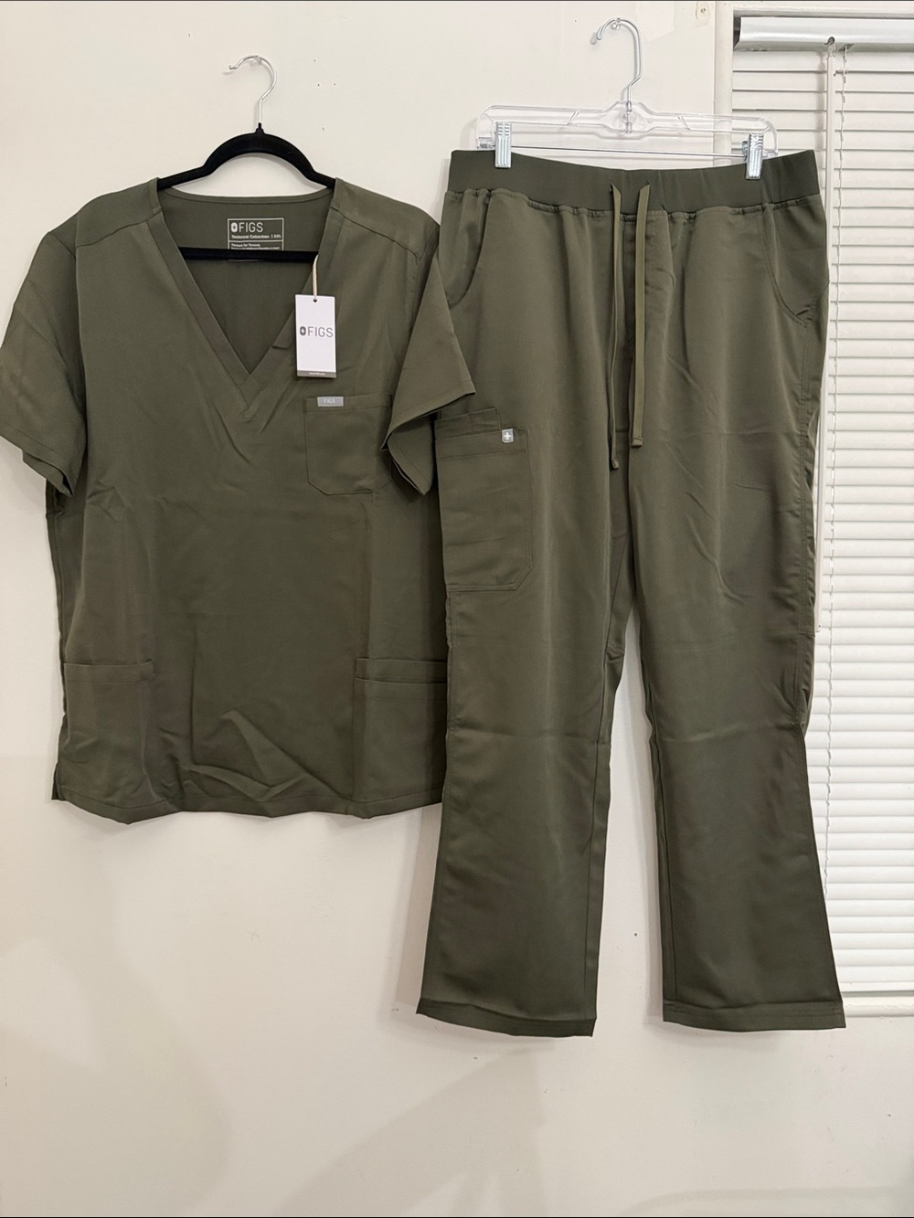 Figs Olive Green Straight Leg Scrub Set - Women's